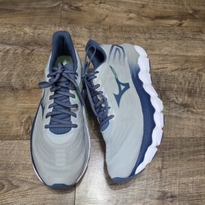 Mizuno Gray and Blue Sneaker Men 10.5